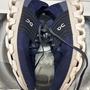 On Cloud Cloudswift Running Shoes